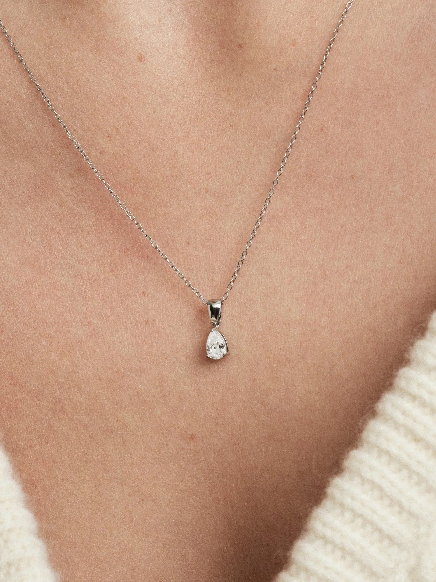 Belle White Necklace - Image 3