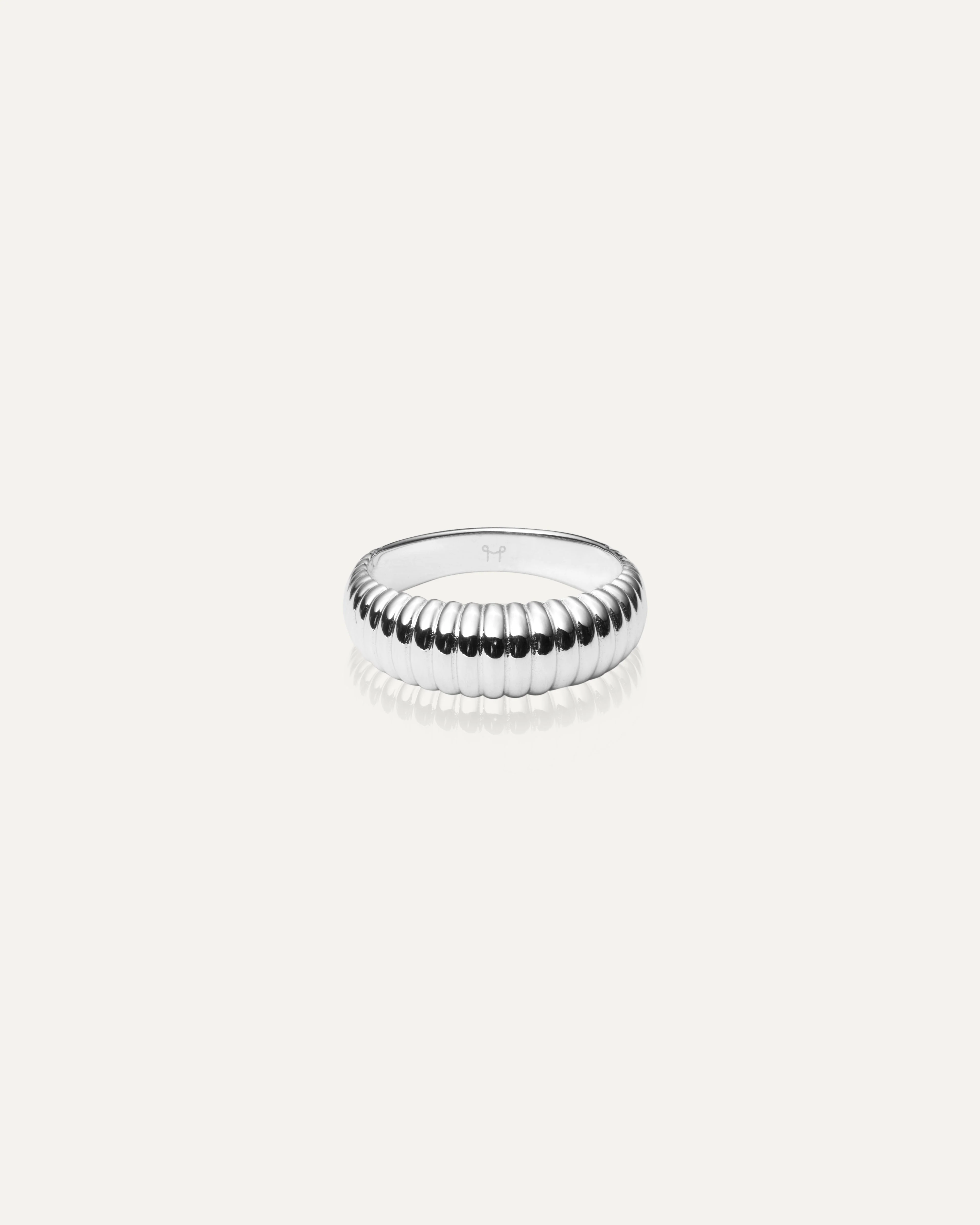 Retro Ribbed Ring - Image 4