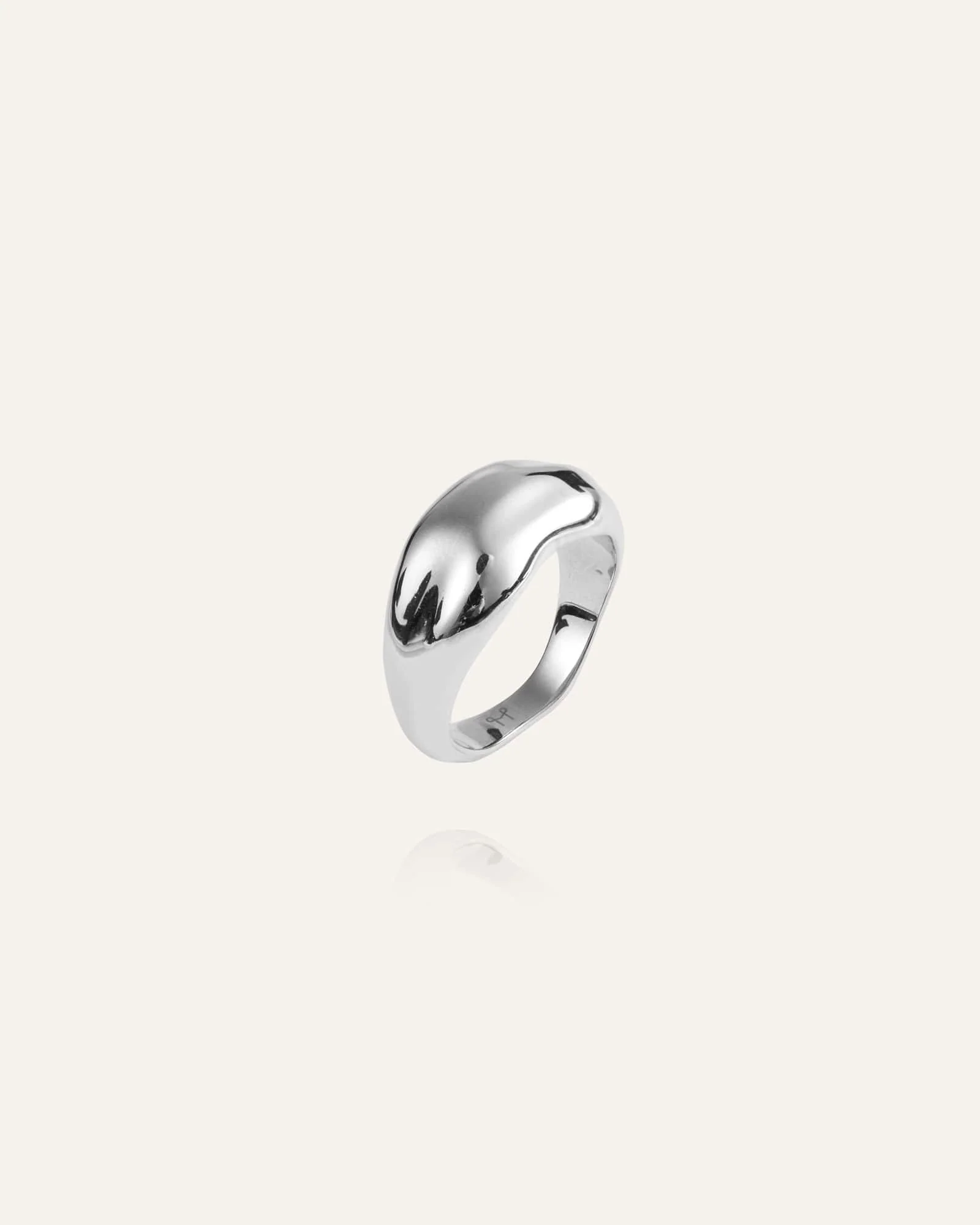 WAVY BOLDED LARGE RING